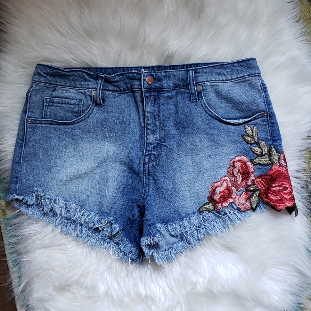 Mossimo denim shorts.